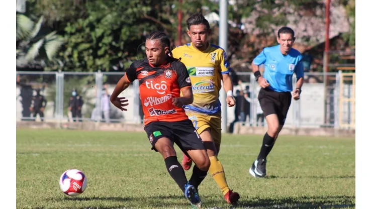 Jocoro sorprendió a Águila en el juego de ida de las semifinales
