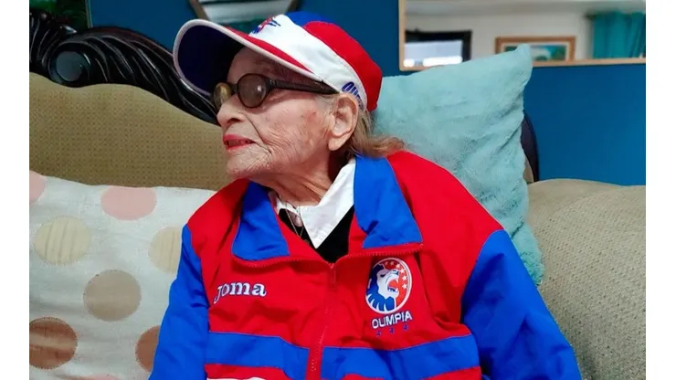 Emotivo: la hondureña de 104 años que vivió todos títulos del Olimpia