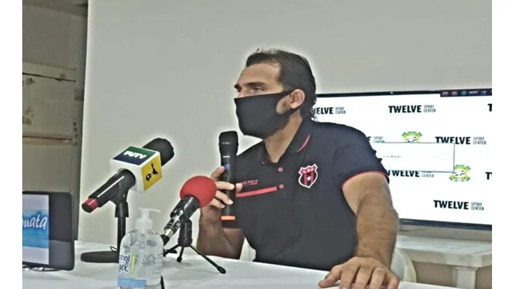 Andrés Carevic y el favorito entre Alajuelense y Olimpia