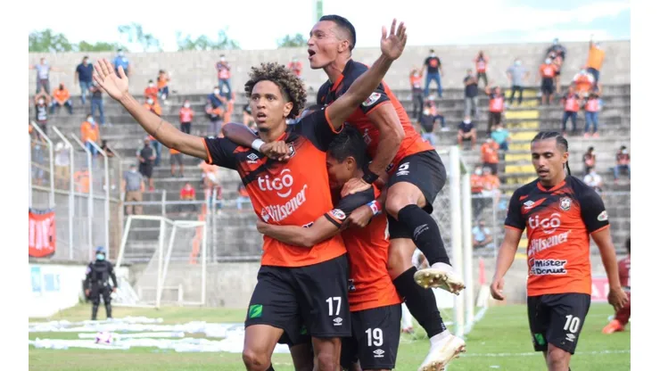Águila es el primer semifinalista en El Salvador
