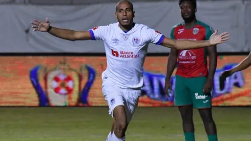 Olimpia venció a Marathón y se puso a un paso del título