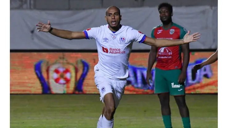 Olimpia venció a Marathón y se puso a un paso del título