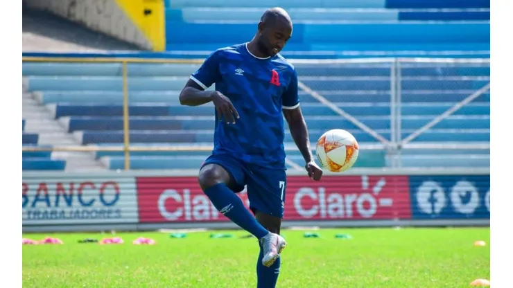Alianza anuncia la partida de Oswaldo Blanco