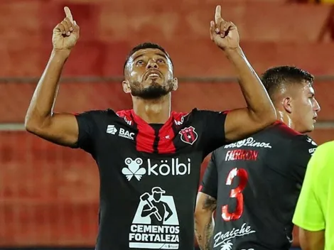 Alajuelense ganó con dos goles de Johan Venegas