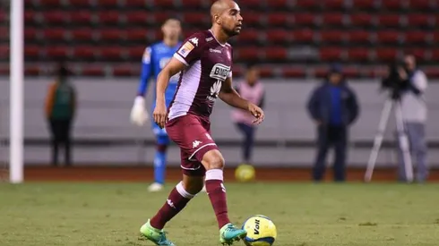 Directivo de Saprissa se refiere al posible traspaso de Alexander Robinson a Comunicaciones