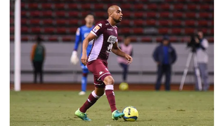Directivo de Saprissa se refiere al posible traspaso de Alexander Robinson a Comunicaciones