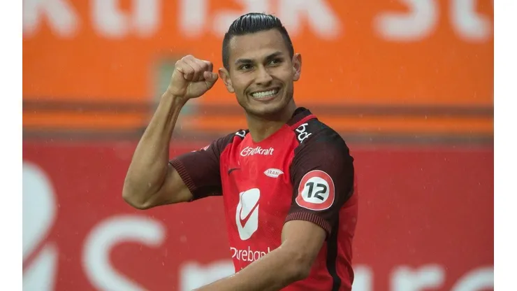 Deyver Vega analiza regresar a Costa Rica y tiene sondeos de Saprissa y San Carlos