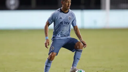 Sporting Kansas City renovó a Roger Espinoza