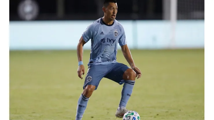 Sporting Kansas City renovó a Roger Espinoza