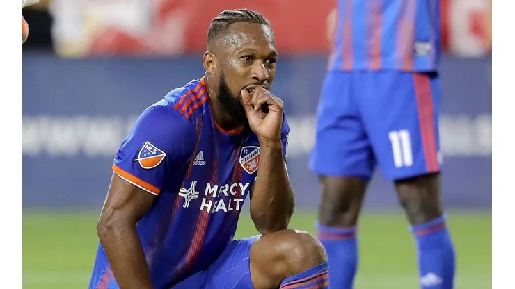 Kendall Waston emite un comunicado y se refiere a su futuro