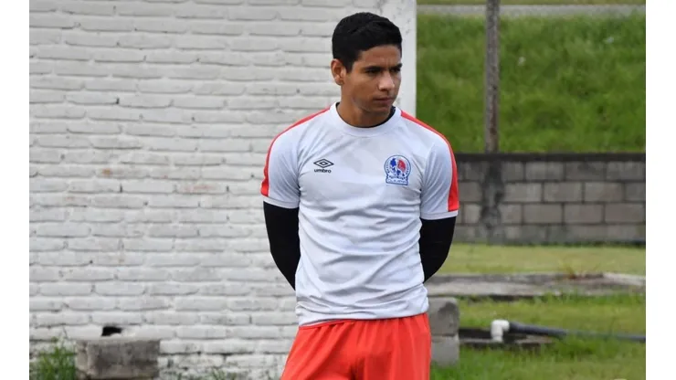 Confirman el grado de lesión de Carlos Pineda y se perderá casi todo el 2021 con Olimpia