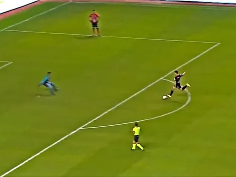 Brandon Aguilera dejó en ridículo al arquero del Saprissa