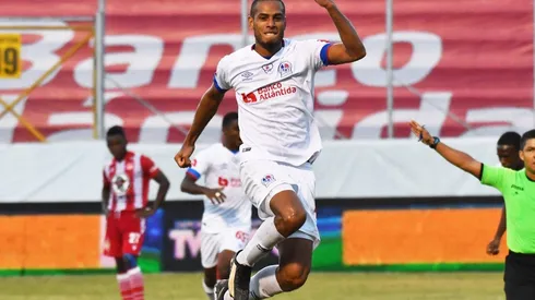 Olimpia golea 3-0 al Vida y jugará la final ante Motagua