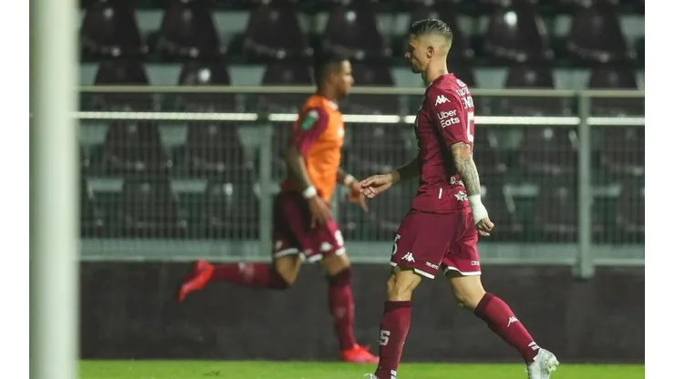 Real España va por Esteban Espíndola, defensor del Saprissa