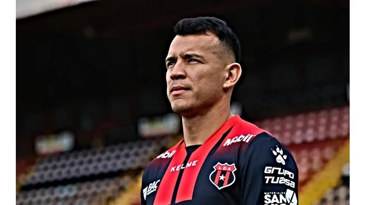 Alajuelense se refuerza con un mexicano