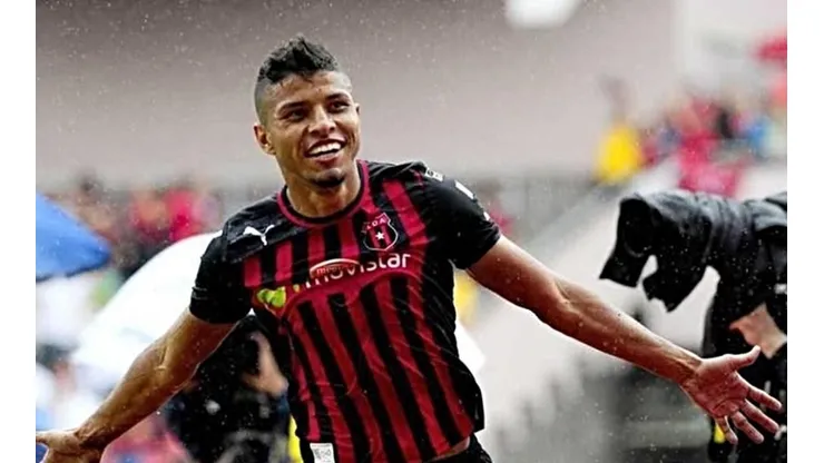 Johan Venegas regresaría a Alajuelense