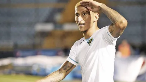 Stheven Robles dejaría Comunicaciones y se convertiría en legionario