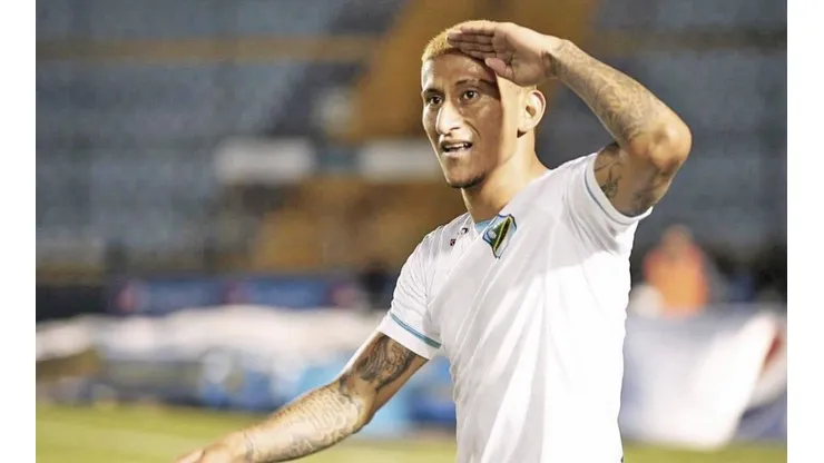 Stheven Robles dejaría Comunicaciones y se convertiría en legionario