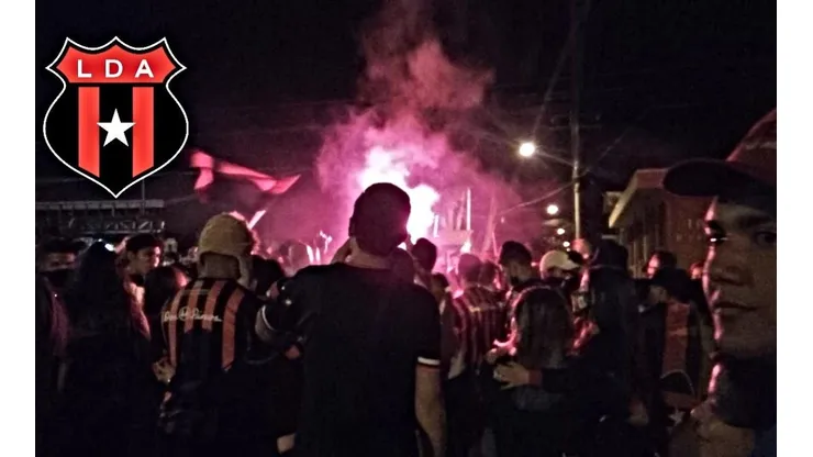 ¡Críticas para los aficionados de Alajuelense!