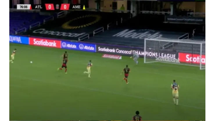 ¡Chucho López estuvo cerca de anotar!