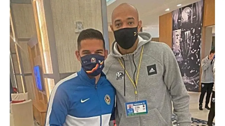 Chucho López y su foto con Thierry Henry
