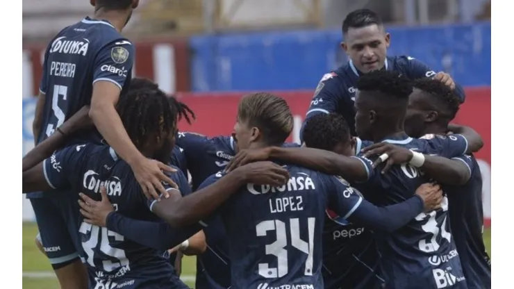 Motagua goleó a Platense y pone un pie en las semifinales