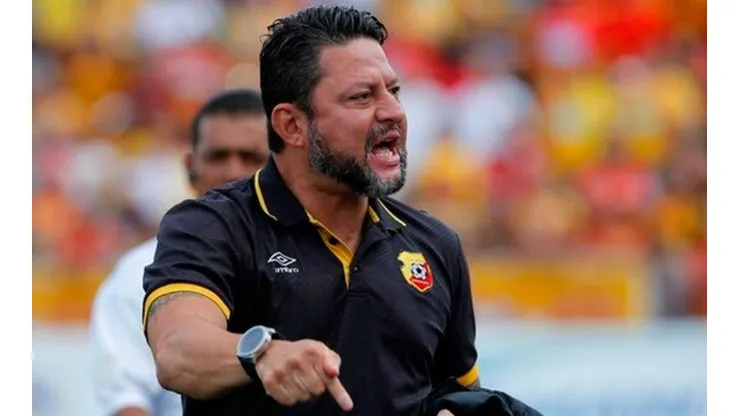 Jafet Soto: "Con La Liga hay otro reglamento para los penales, no los pitan"