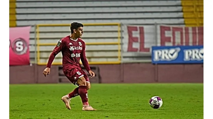 Johnny Acosta deja al Saprissa