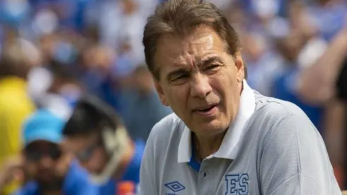 Carlos de los Cobos no continuaría como entrenador de la Selecta