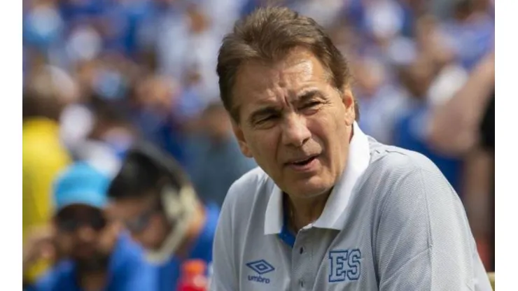 Carlos de los Cobos no continuaría como entrenador de la Selecta