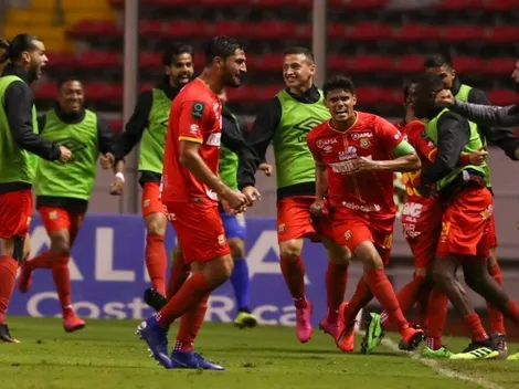 Herediano goleó a Saprissa y se acercó a la final