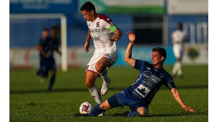 Saprissa venció 3-0 a Grecia y se quedo con la cima del Grupo B