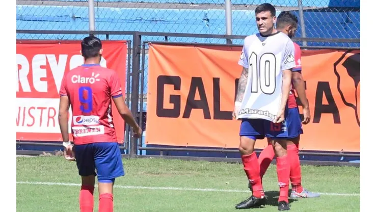 Ramiro Rocca hizo un emotivo homenaje a Maradona en Guatemala