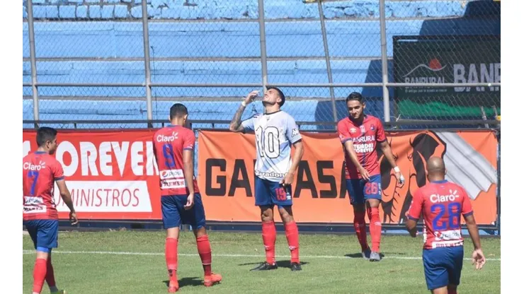 ¡Un poker para Ramiro Rocca en la goleada de Municipal!