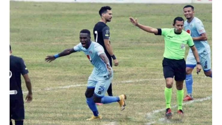 Motagua aplastó a Honduras Progreso y sigue de líder