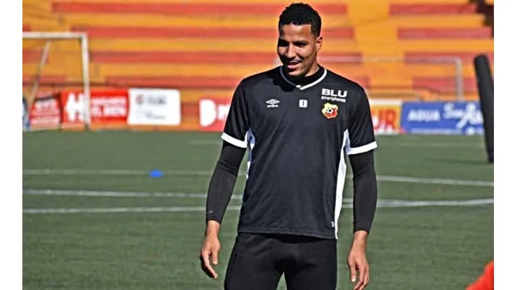 Esteban Alvarado se va de Herediano