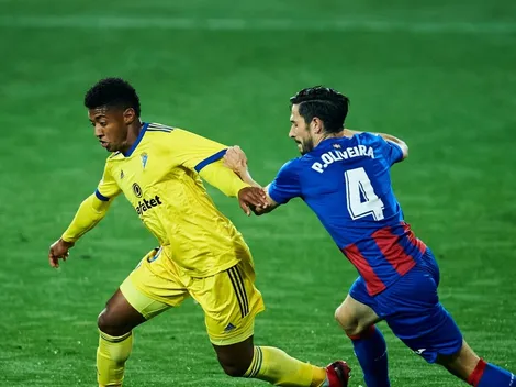 Oficial: Choco Lozano supera el COVID-19 y regresará al Cádiz