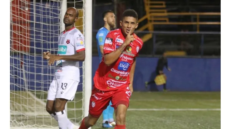 Alajuelense perdió su invicto de visita contra San Carlos