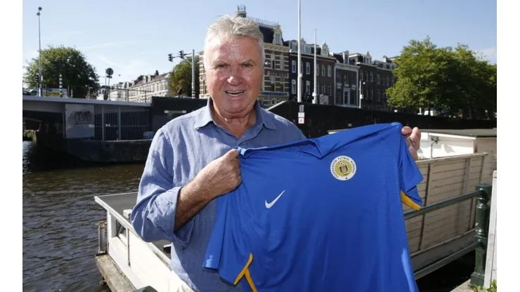 Guus Hiddink, entrenador de Curazao, se ve ganando el grupo de Guatemala