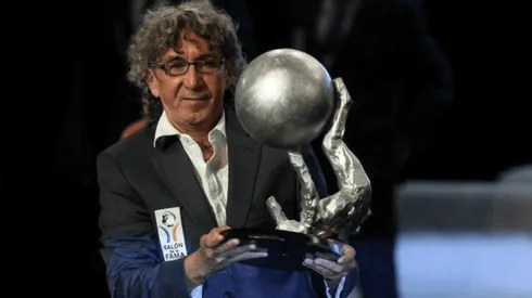 Mágico González alabado en la India