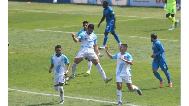 Guatemala da la sorpresa y vence por 2-1 a Honduras