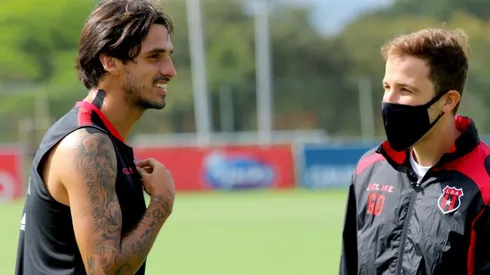 Bryan Ruiz enciende las alarmas en Alajuelense