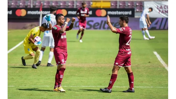 Saprissa golea a Pérez Zeledón y se acerca a Cartaginés