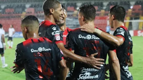 Alajuelense vence sin problemas a Cibao