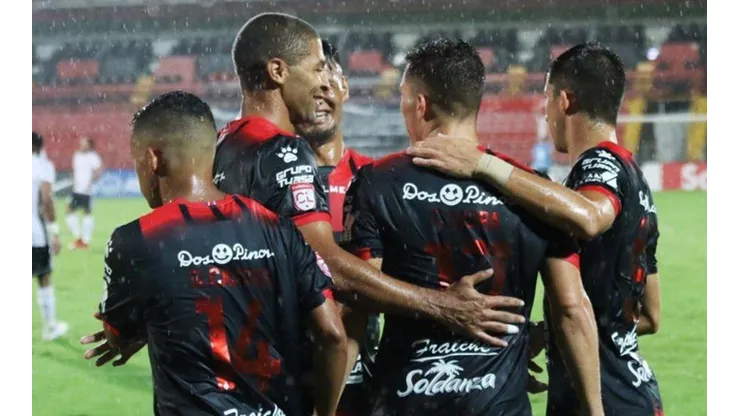 Alajuelense vence sin problemas a Cibao