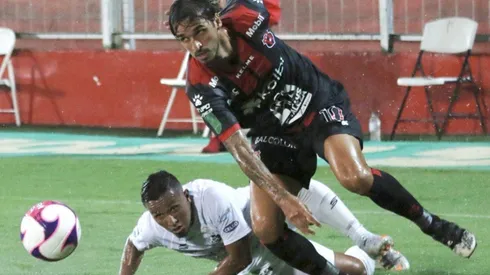 Con Bryan Ruiz en la cancha, Alajuelense goleó a Cartaginés