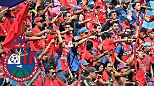 Los aficionados de Municipal despidieron de gran forma al equipo.