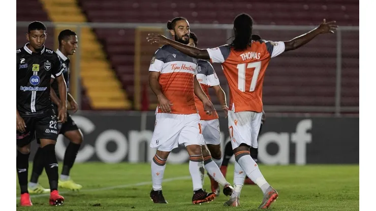 Forge dio la sorpresa y eliminó a Tauro en el minuto final por 2 a1