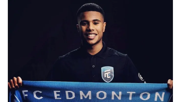 Nació en Canadá, tiene ascendencia africana y aceptó jugar con La Selecta