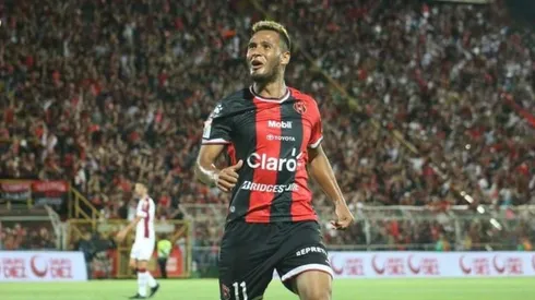 Alex López confesó que rechazó ofertas del extranjero para quedarse en Alajuelense